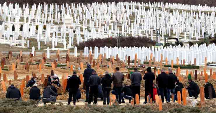 Njemački mediji: U Sarajevu se ljudi sahranjuju kao na pokretnoj traci, a evo i šta kažu za Sebiju Izetbegović