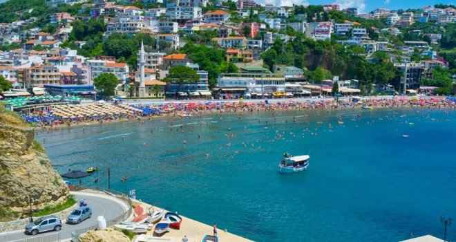 MORE ZOVE, PREKO GRANICE NIŠTA NE TREBA Bosanci bez PCR testa i vakcina na Jadran: Za ljetovanje na crnogorskom primorju turistima iz…