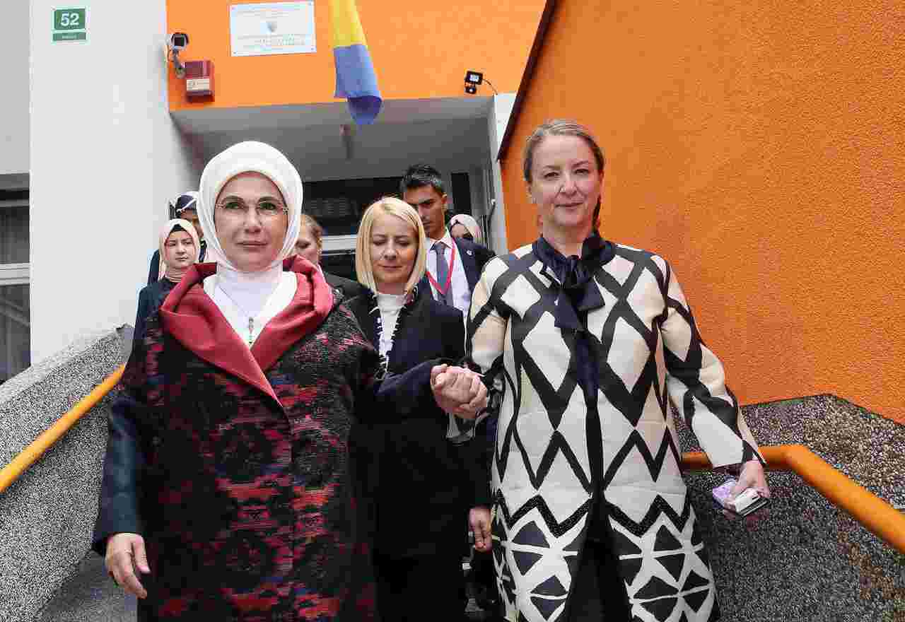 Kako je izgledao susret ‘prvih dama’ Sebije Izetbegović i Emine Erdogan: Ko su sve zvanice na gala svadbi?