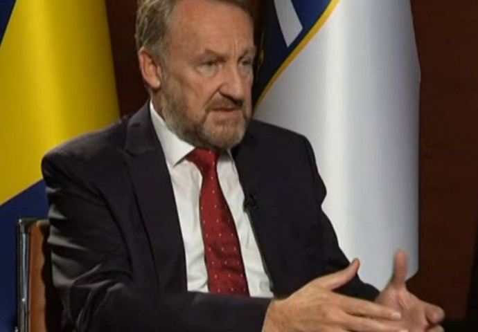 IZETBEGOVIĆ ODLUČAN: “Nema ništa od povlačenja da bi ‘Trojka’ sa HDZ-om…”