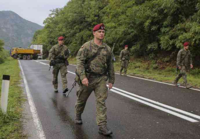 Oklopna vozila Vojske Srbije se povukla u kasarnu, nema ni…