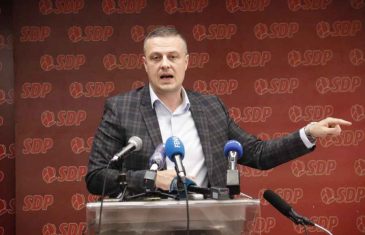 VOJIN MIJATOVIĆ BEZ DLAKE NA JEZIKU: Gdje piše da predsjednik SDP-a BiH uvijek mora biti Bošnjak, zbog Lagumdžije nam veliki broj Bošnjaka ne vjeruje…