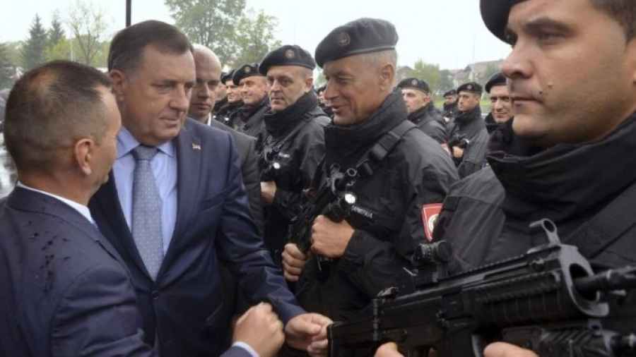 PROFESOR DANIEL SERWER UPOZORAVA: „Dodik priprema policijske snage i vojsku za…