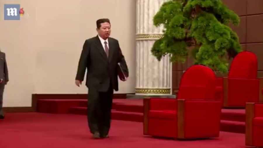 OPASNE PRIJETNJE SVJETSKOM MIRU: Kim Jong-un na izložbi novog naoružanja obećao stvaranje…