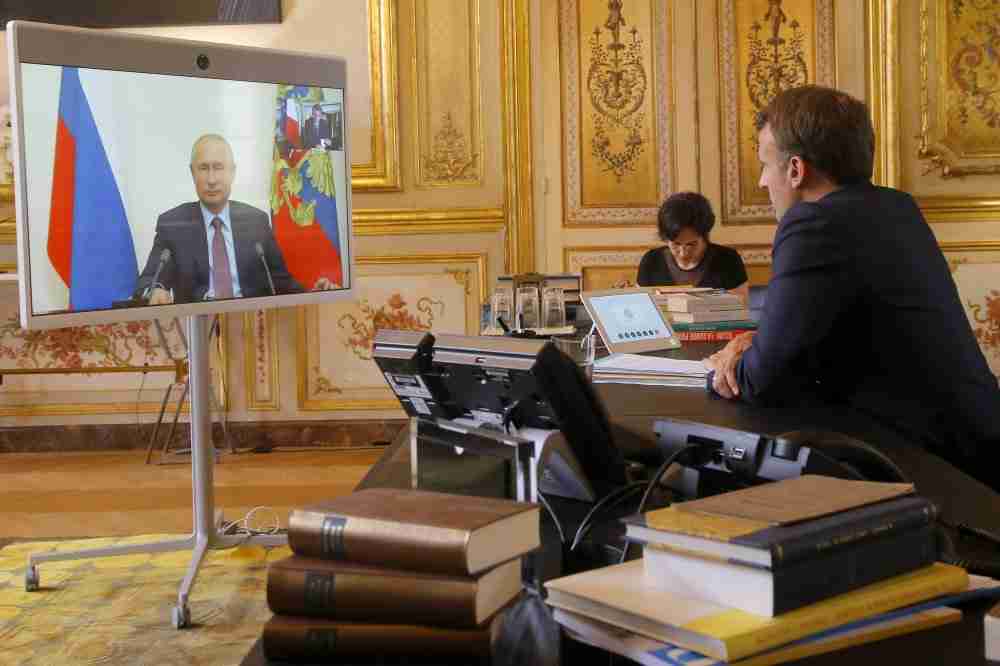 Procurio razgovor Macrona i Putina obavljen četiri dana prije rata: Ko je trebao smiriti Zelenskog