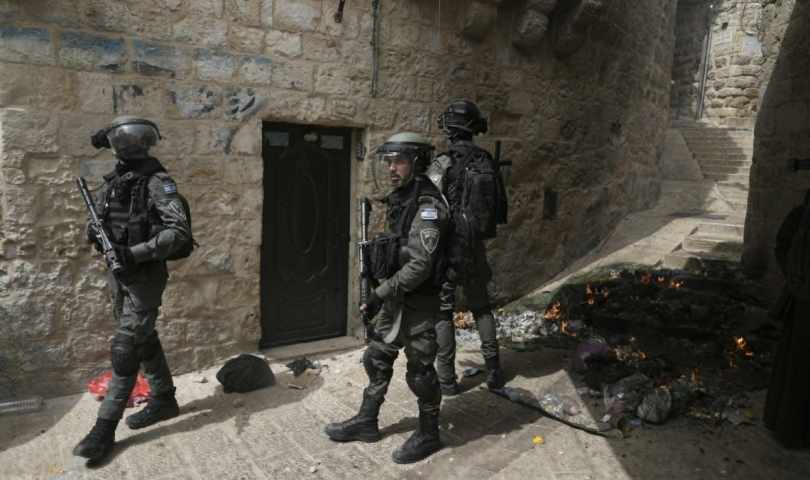 Novi sukobi u Jerusalemu: Izraelska policija upala na Plato džamija, povrijeđeno više od 20 osoba. Policajci koristili gumene metke