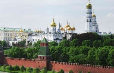 Sotonski spomenik, rekvizit za tirane i velika iluzija: Zašto je Kremlj mnogo više od…