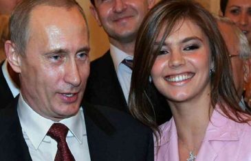 OKRUŽENA DJECOM I KONTROVERZNIM SIMBOLOM “Z”: Putinova ljubavnica pojavila se prvi put u javnosti