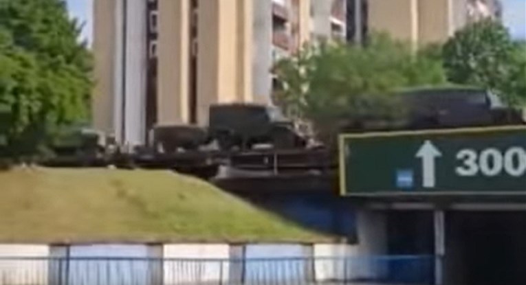Pogledajte snimak. Veliki vojni konvoj prošao kroz Osijek: Građani u strahu…