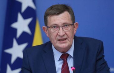 VOJINOV “PRAVILNIK”: Novi “šamar” za ministra Mitrovića koji bi “malo da prati”