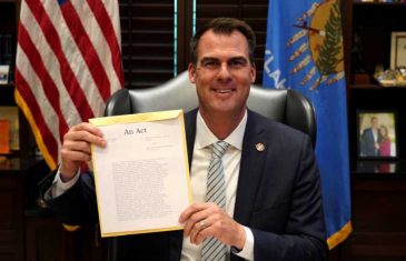 Guverner Oklahome potpisao jedan od najrestriktivnijih zakona o pobačaju u SAD-u: Nema iznimke ni u slučaju incesta