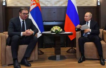 ANALIZA ZAOKRETA SRBIJE: Vučić okreće leđa Putinu kako bi izbjegao horor-scenarij