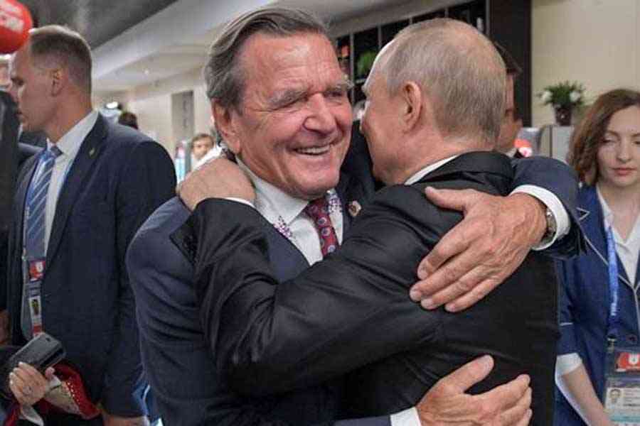 SUNOVRAT BIVŠEG NJEMAČKOG KANCELARA: Ljubav prema Putinu i duboki pad Gerharda Schrödera…