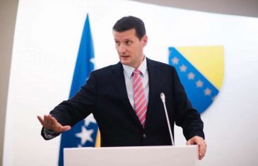 SENAD ŠEPIĆ ULTIMATIVNO ZAHTJEVA: “Optužbe za izdaju moraju objasniti Izetbegović, Konaković i…”