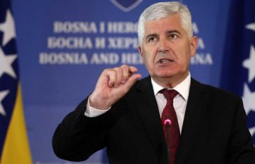 ČOVIĆ I DALJE NE ZNA NA KOJU ĆE STRANU: “Da nije bilo presude Dodiku ne bismo imali ove probleme; to je samo ubrzalo pokušaj bošnjačkih političara da…”