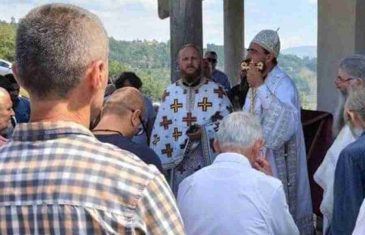 SRAMOTNO: Episkop SPC Metodije veličao vođe četnika Dražu Mihailovića i Pavla Đurišića u mjestu iz kojeg je krenuo pohod u kojem je u*ijeno hiljade muslimana…
