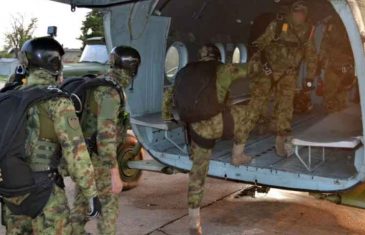 Elitni padobranci Vojske Srbije slijetali u Novi Pazar, Bošnjaci isprepadani: Ovo podsjeća na agresiju na Bosnu