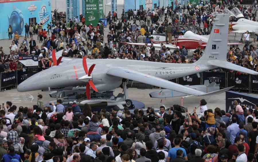 PREDSTAVLJENO NOVO ČUDO TURSKE VOJNE INDUSTRIJE: Dron koji leti na 12 hiljada metara visine projektovao je Erdoganov zet, a motori se proizvode u…
