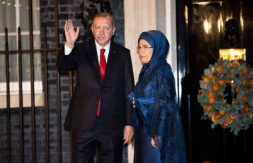 LJUBAVNA PRIČA TURSKOG PREDSJEDNIKA: Erdogan se u nju se zaljubio na prvi pogled pa se usprotivio porodici, a danas je najmoćnija žena islamskog svijeta…