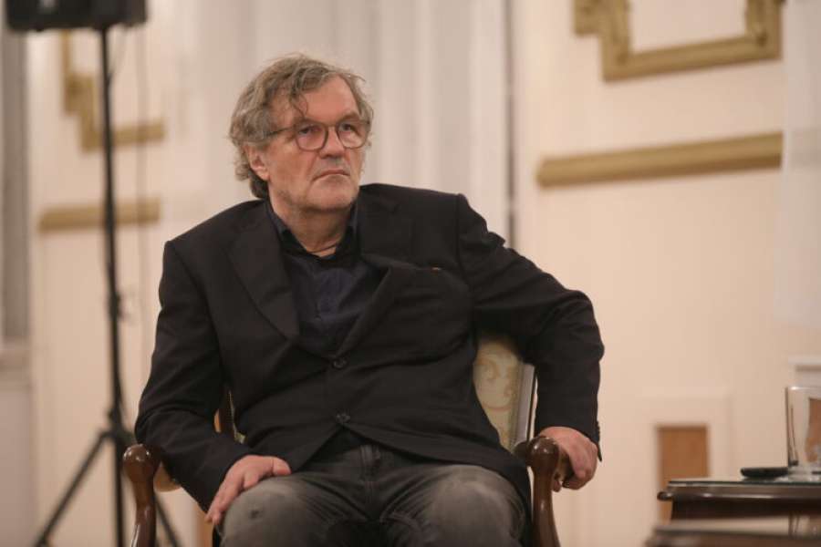 EMIR KUSTURICA NA PROMOCIJI DOPUNJENOG IZDANJA AUTORIZOVANE BIOGRAFIJE: “Žena mi rekla – zbog tebe cijeli svijet na Srbe gleda kao na Cigane”