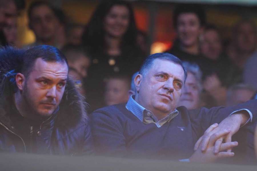 IDEMO (LI) RUSKOJ MEČKI NA RUPU: Niko na svijetu neće navijati za reprezentaciju koju Putinu na noge dovode Dodik i Čović, ali to im i jeste cilj!
