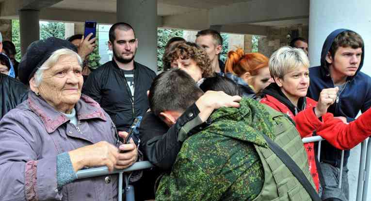 Žene i majke ruskih vojnika bijesne na Putina: “Vladimire Vladimiroviču, kukavico”