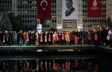 PROTESTI U ISTANBULU: HILJADE GRAĐANA PRUŽILO PODRŠKU GRADONAČELNIKU EKREMU IMAMOGLUU