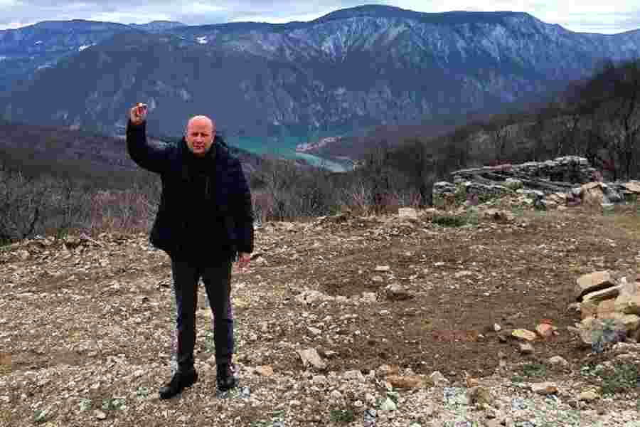 SKANDALOZNO: Unatoč zabrani, proruski aktivista posjetio manastir kod Srebrenice, pohvalio se fotografijama…