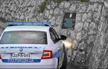 Ekspresno zamijenjena razbijena ploča zločincu Mladiću na Vracama, čuva je policija RS-a