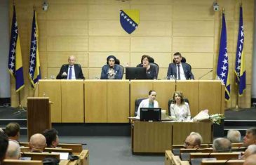 Dramatičan završetak sjednice Parlamenta FBiH: SDA-ovci i DF-ovci prijetili silom