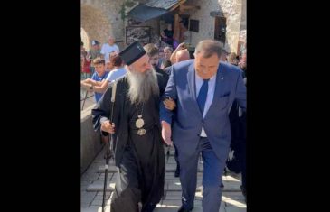 “NE MOŽE BITI LJEPŠE”: Dodik sa patrijarhom Porfirijem obišao Stari most pa svratili na kafu… (FOTO, VIDEO)