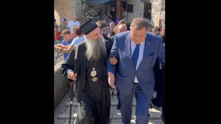“NE MOŽE BITI LJEPŠE”: Dodik sa patrijarhom Porfirijem obišao Stari most pa svratili na kafu… (FOTO, VIDEO)