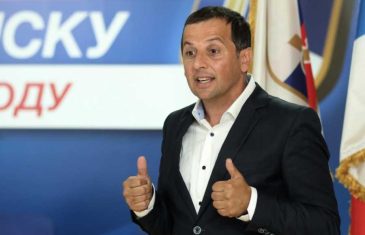 Vukanović optužuje: Sve se munjevito radi kad se štiti vlast. Zašto niko ne govori ko je zapalio moje vozilo?