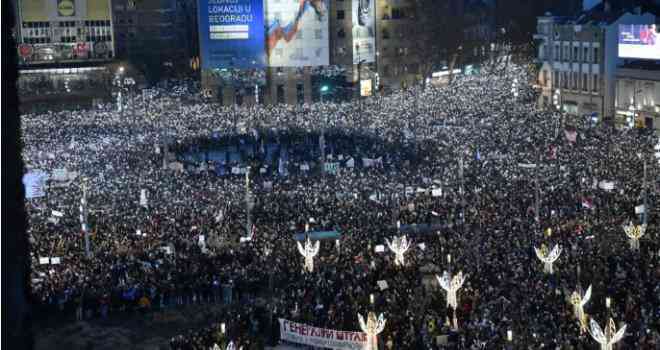 Politico o Srbiji: Protesti dosežu ključnu tačku, prijete Aleksandru Vučiću
