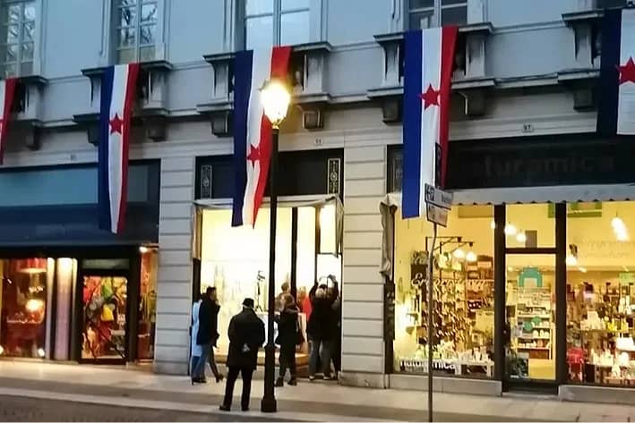 PLJUNI I ZAPJEVAJ: U talijanskom gradu Goriziji osvanule zastave ex Jugoslavije…