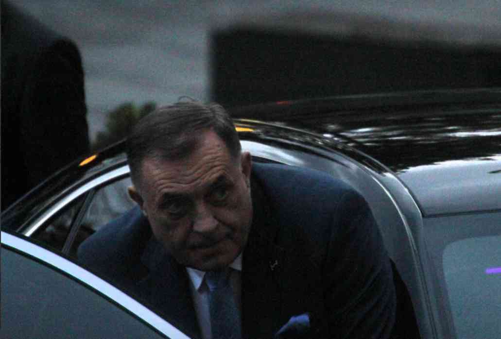 Dodik bi da uvede i zabranu čitanja: Zašto poziva građane RS da ne čitaju ‘federalne medije’