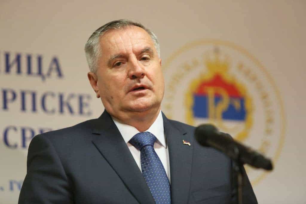 DA NIJE TUŽNO, BILO BI SMIJEŠNO: Višković Schmidtovu novu odluku nazvao “udarom na Ustav”