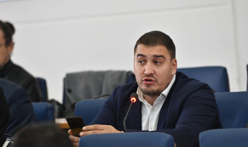FAKULTETSKE DIPLOME SA SOKOCA I KONOPCA: Haris Zahiragić ismijavao privatne fakultete i njihove diplome; većinu njih osnovali istaknuti članovi njegove SDA!