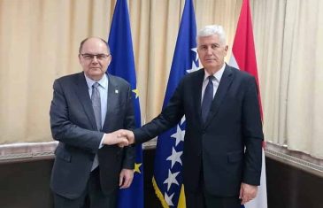 Čović razgovarao sa Schmidtom o “neophodnim izmjenama Izbornog zakona BiH”, oglasio se i OHR