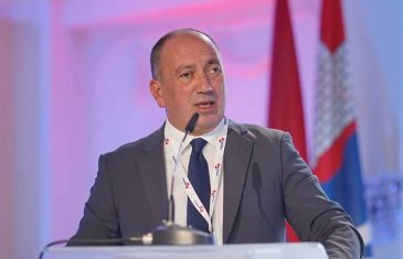Crnadak: Da li će SNSD-ovi međunarodni prijatelji podržati protjerivanje njemačke ministrice iz RS-a?