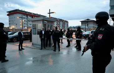 Koja obilježja su nosili policajci koji su “branili” Dodika od hapšenja?
