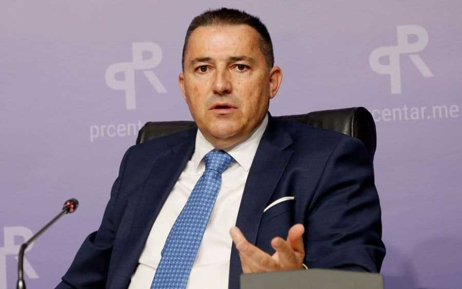 ADVOKAT NIKOLA MARTINOVIĆ ZA “SB”: “Ratnim profiterima koji su na vlasti u RS-u, Srbiji i Crnoj Gori odgovara sukob u BiH. Dodikov slučaj sličan je Carlesu Puigdemontu, kojeg je Španija optužila za rušenje ustavnog poretka…”