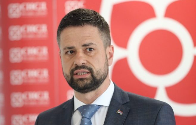 Amidžić ‘ruži’ opoziciju: Zašto vam nije sporno što srpski novac troši Bošnjak i što o srpskom novcu odlučuju Bošnjaci?