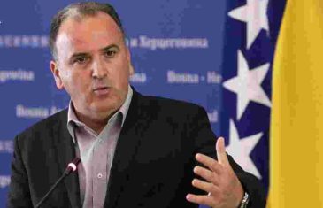 ĐONLAGIĆ ISMIJAO KONAKOVIĆA I EKIPU: “Govorili ste kako ste smijenili SNSD-ove ministre a danas ste sa njima zajedno odlučivali!”