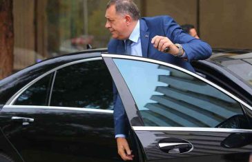 KAKO “BJEGUNAC” DODIK PRELAZI GRANICE: “Sjednem u auto i pređem, nikad me niko nije zaustavljao…”