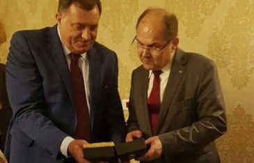 JANUS SA DVA LICA, BEZ OBRAZA: Dodik je 2016. preko tadašnjeg ministra Christiana Schmidta molio njemačku Vladu da pomogne poljoprivrednicima; danas njihove ministre ponižava!