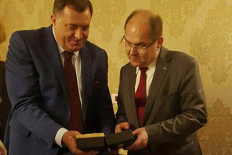 JANUS SA DVA LICA, BEZ OBRAZA: Dodik je 2016. preko tadašnjeg ministra Christiana Schmidta molio njemačku Vladu da pomogne poljoprivrednicima; danas njihove ministre ponižava!
