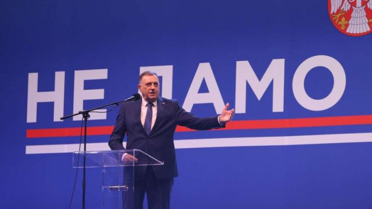 “PJESMO MOJA, ZAKITI SE DODIKOM”: Slabo poznata pjesnikinja iz Drvara objavila zbirku nadahnutu bivšim predsjednikom RS; rezultat je urnebesan!