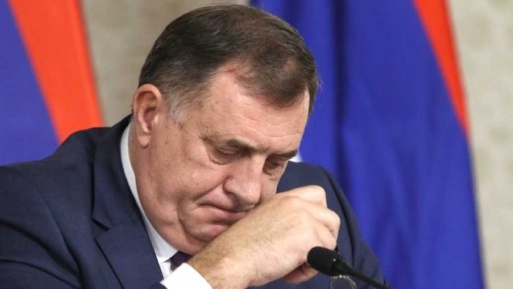 LAKTAŠIMA MUTAN HODA, ON JE KAPETAN POTONULOG BRODA: Da li je Milorad Dodik iskoristio zabranu Christiana Schmidta o…