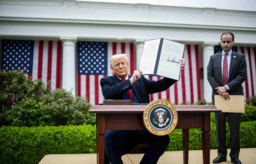 Haos u Bijeloj kući: Trump odustao od carina jer se sprema za bitku koju nikako ne smije izgubiti?